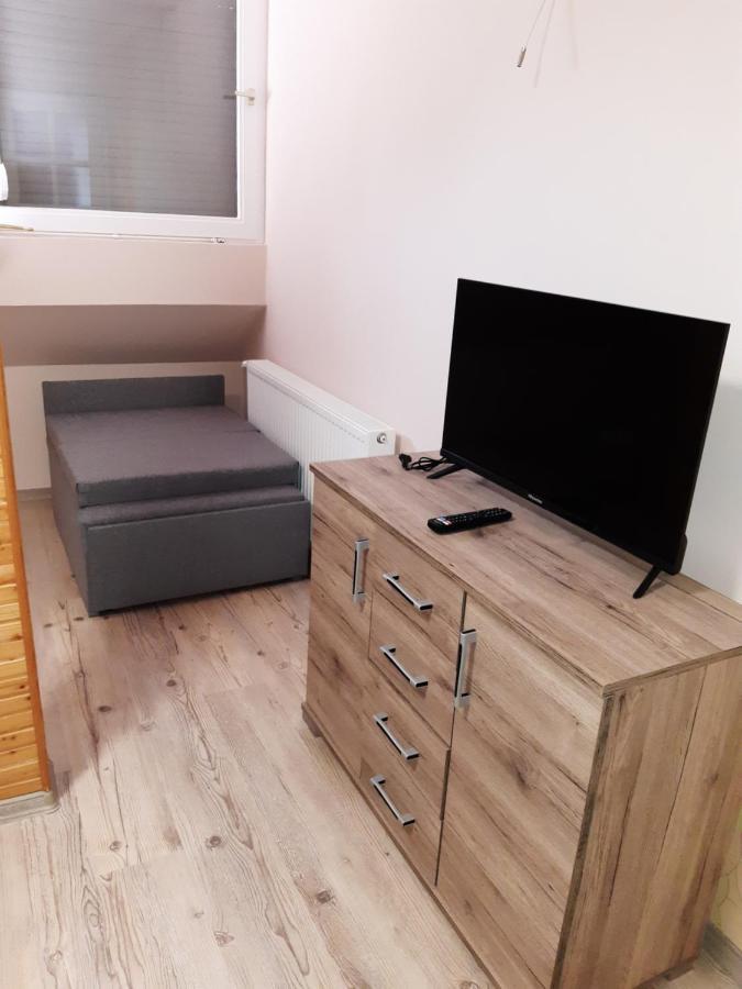 Boglarka Apartman Gyula Bagian luar foto