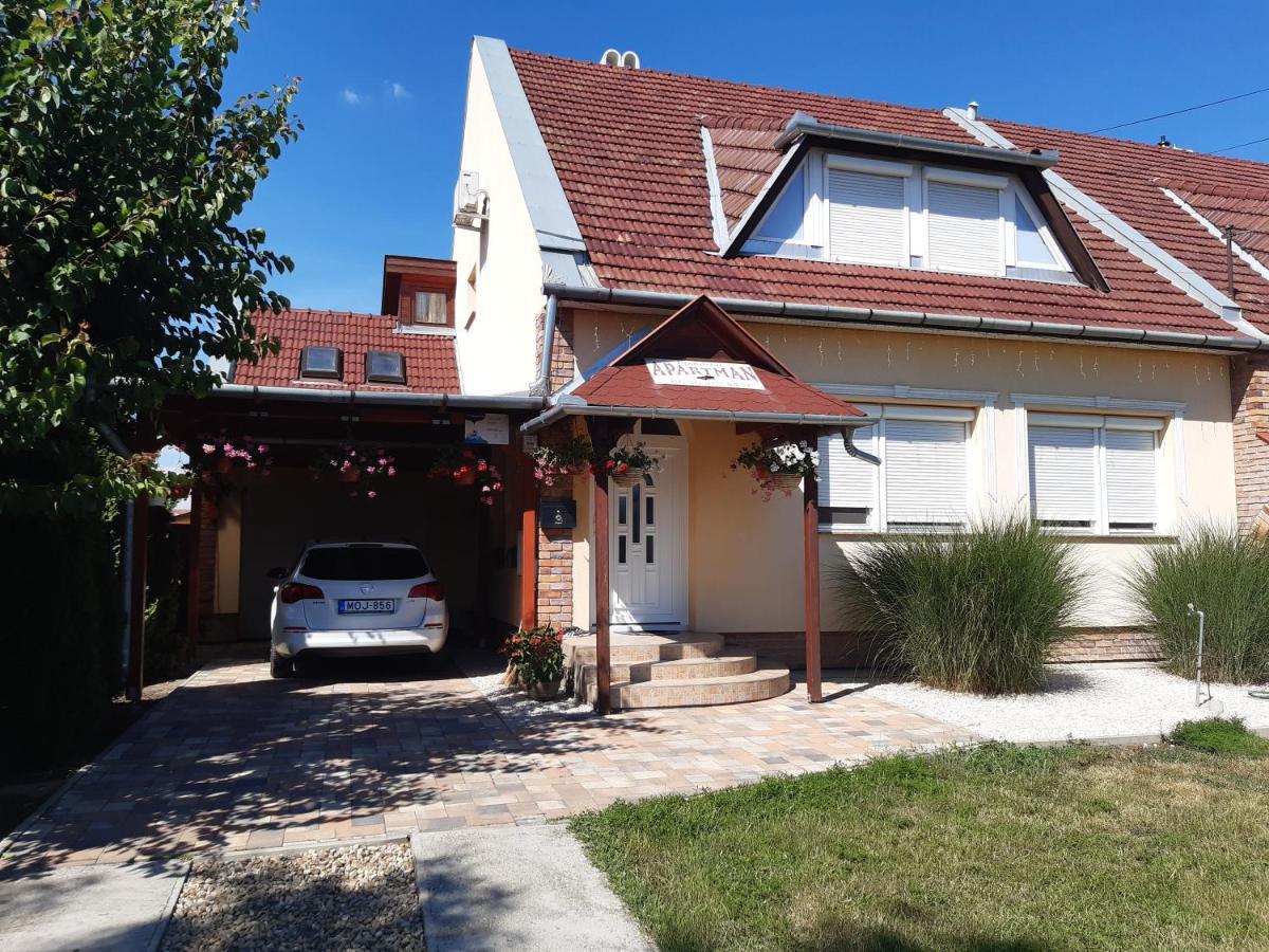 Boglarka Apartman Gyula Bagian luar foto