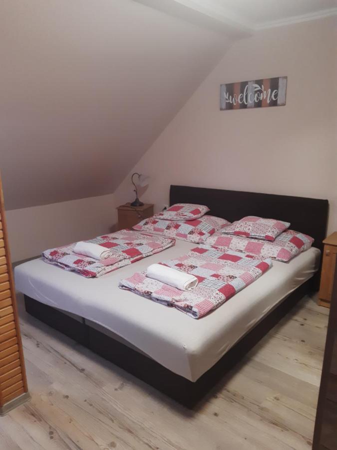 Boglarka Apartman Gyula Bagian luar foto