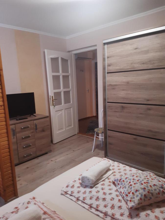 Boglarka Apartman Gyula Bagian luar foto