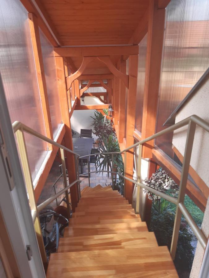 Boglarka Apartman Gyula Bagian luar foto