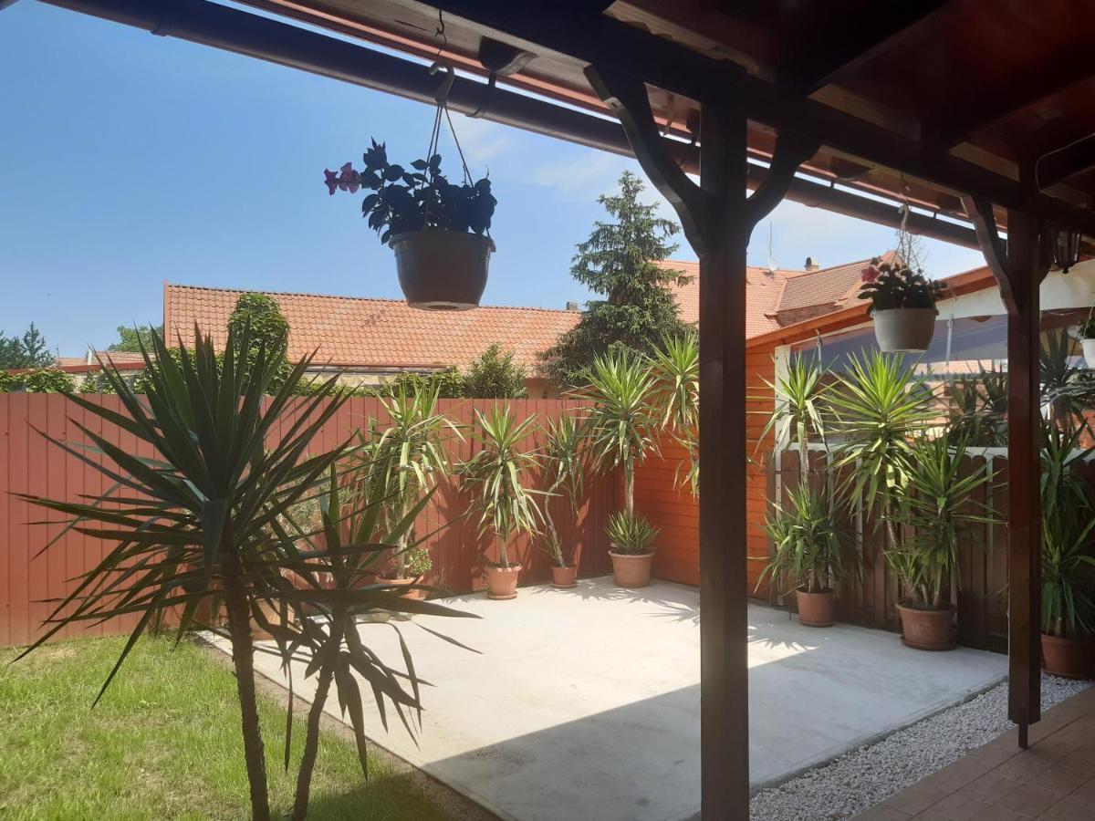Boglarka Apartman Gyula Bagian luar foto