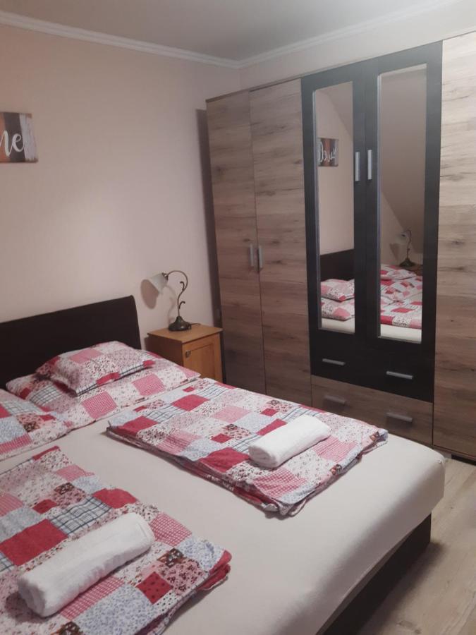 Boglarka Apartman Gyula Bagian luar foto