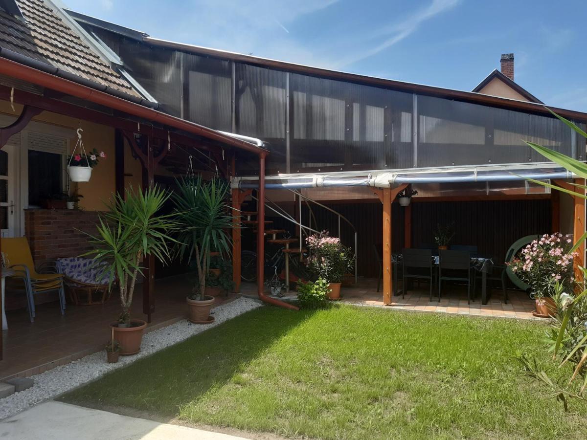 Boglarka Apartman Gyula Bagian luar foto
