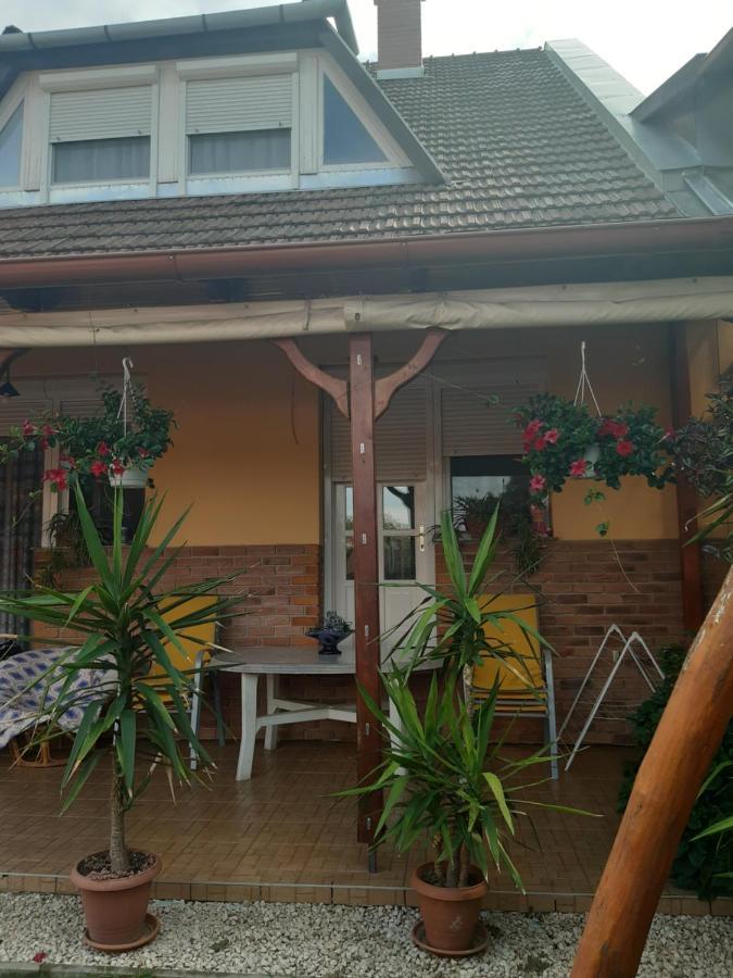 Boglarka Apartman Gyula Bagian luar foto