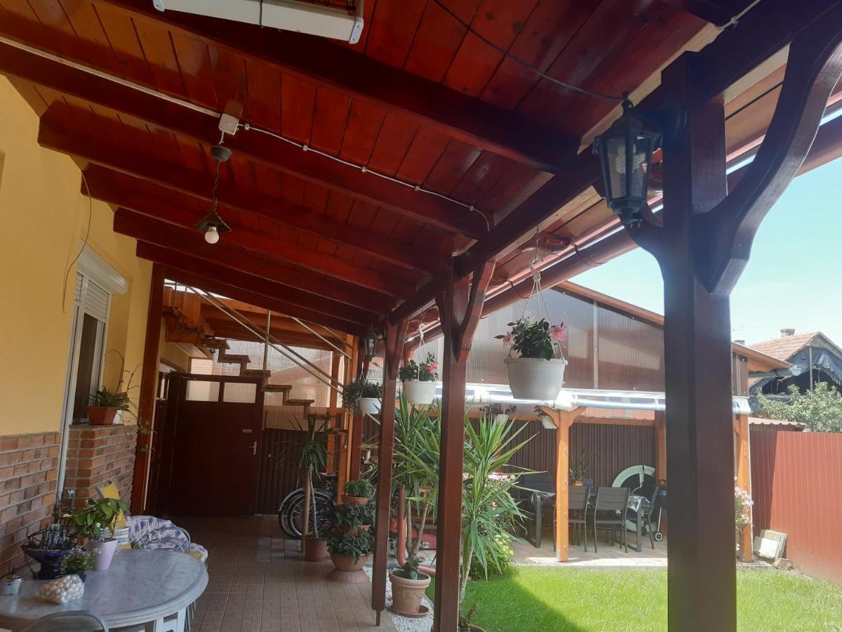 Boglarka Apartman Gyula Bagian luar foto